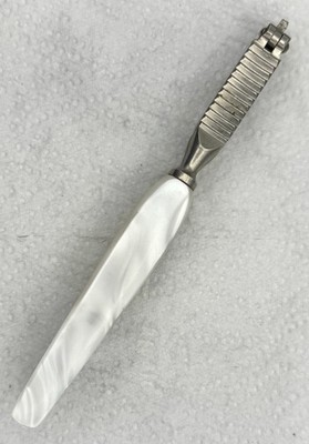 1960 s / 1970 s Nussknacker mit künstlichen Perlmuttgriffen