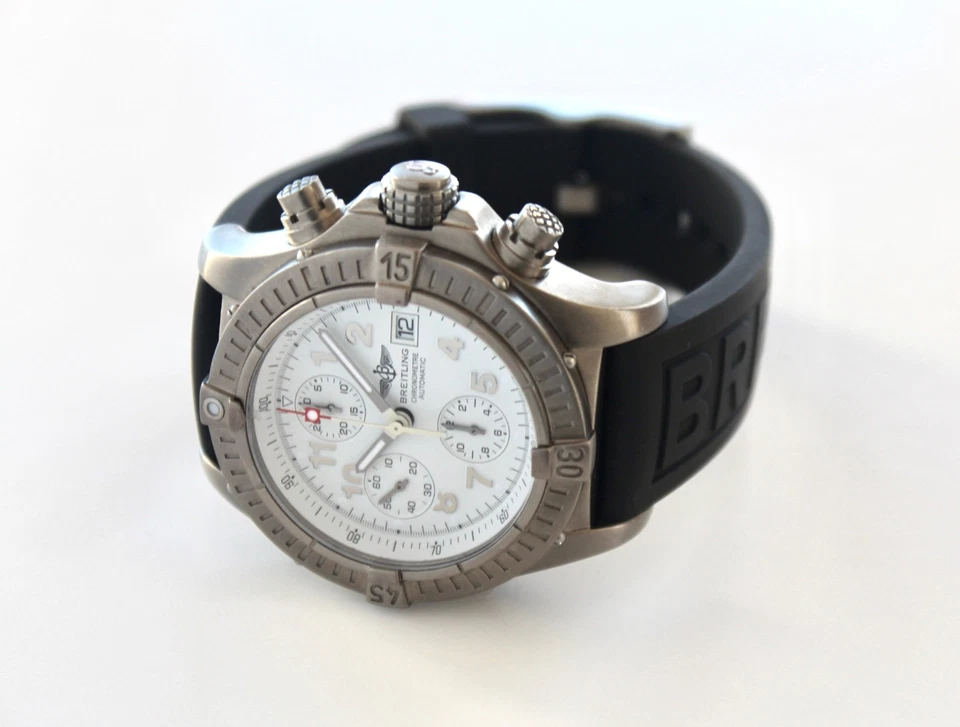 Reloj Breitling E13360 CHRONO AVENGER 44mm, Automático, TITANIO, Caja/Papeles, WOW Foto 3 de 4