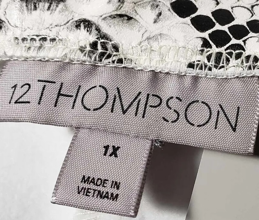 12 Thompson Plus size 1X Python Print Stretchy (P… - image 4