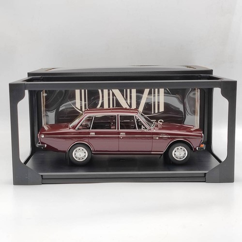 DNA Collectibles Modello Auto 1/18 Volvo 164 E 1972 - Resina Verde Limited Edition DNA000157