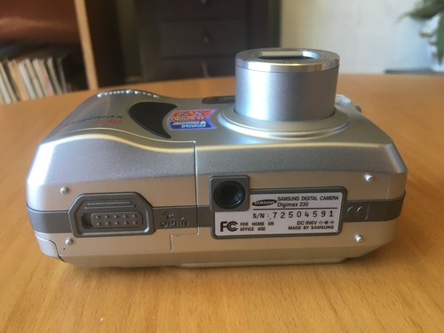 SAMSUNG DIGIMAX 230 2.0MP DIG.CAMERA SILVER WITH CASE/USER MANUAL & 8MP SANDISC - Picture 9 of 24