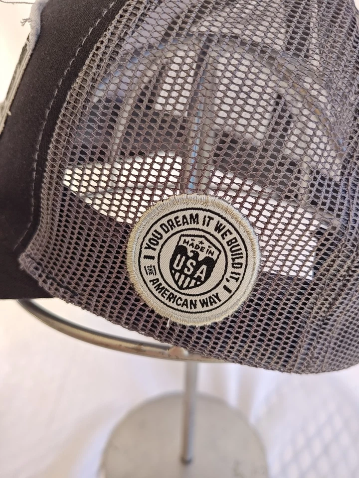 Badass Workbench Junkyard Empire Sombrero Gorra de Béisbol Adulto Gris Negro Ajustable Foto 4 de 4