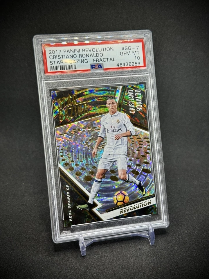 Cristiano Ronaldo 2017 Panini Revoultion Soccer Star Gazing Fractal SSP PSA 10 - Imagem 2 de 3