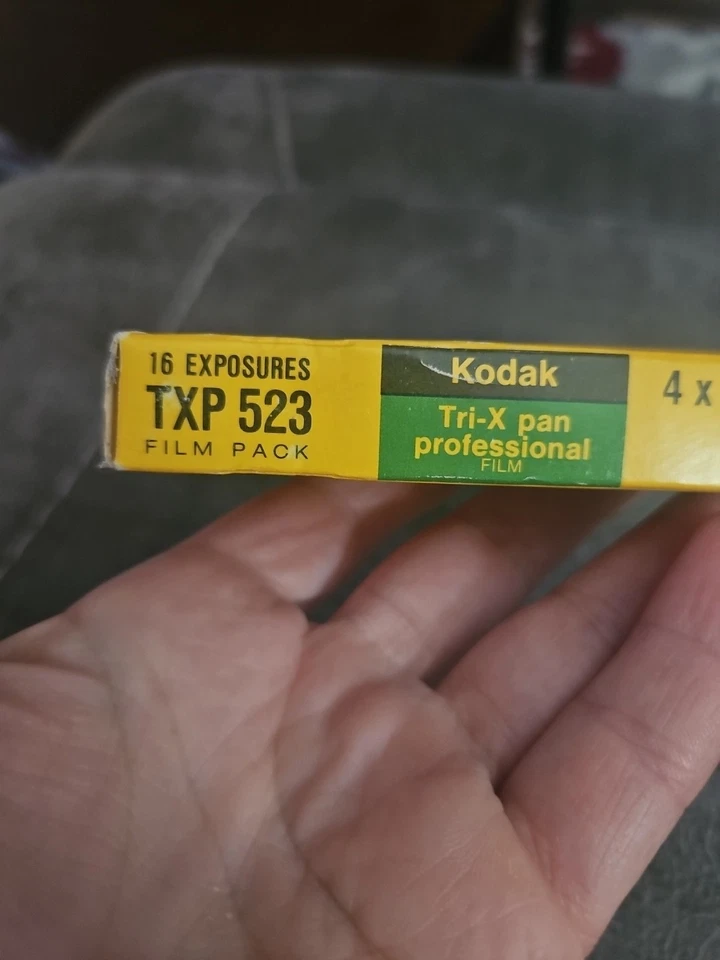 Película Kodak TRI-X Pan TX blanco y negro 4x5 paquete de 16 hojas 4x5" sellada Foto 4 de 4