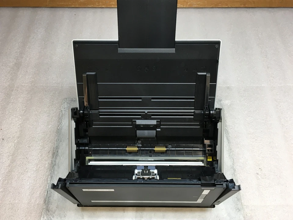 Fujitsu Scan Snap S1500 Monochrome Scanner Supports PDF JPEG Can Scan IDS Photos - Image 3 of 4