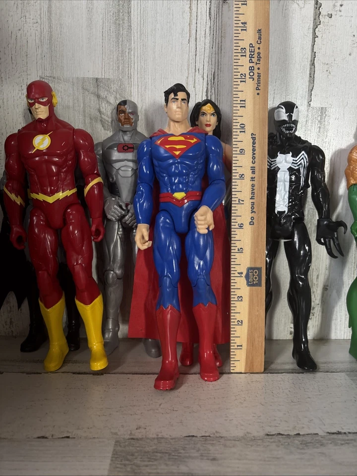 Lote de 7 bonecos DC Comics True Moves 12” BATMAN CYBORG AQUAMAN FLASH - Imagem 3 de 4