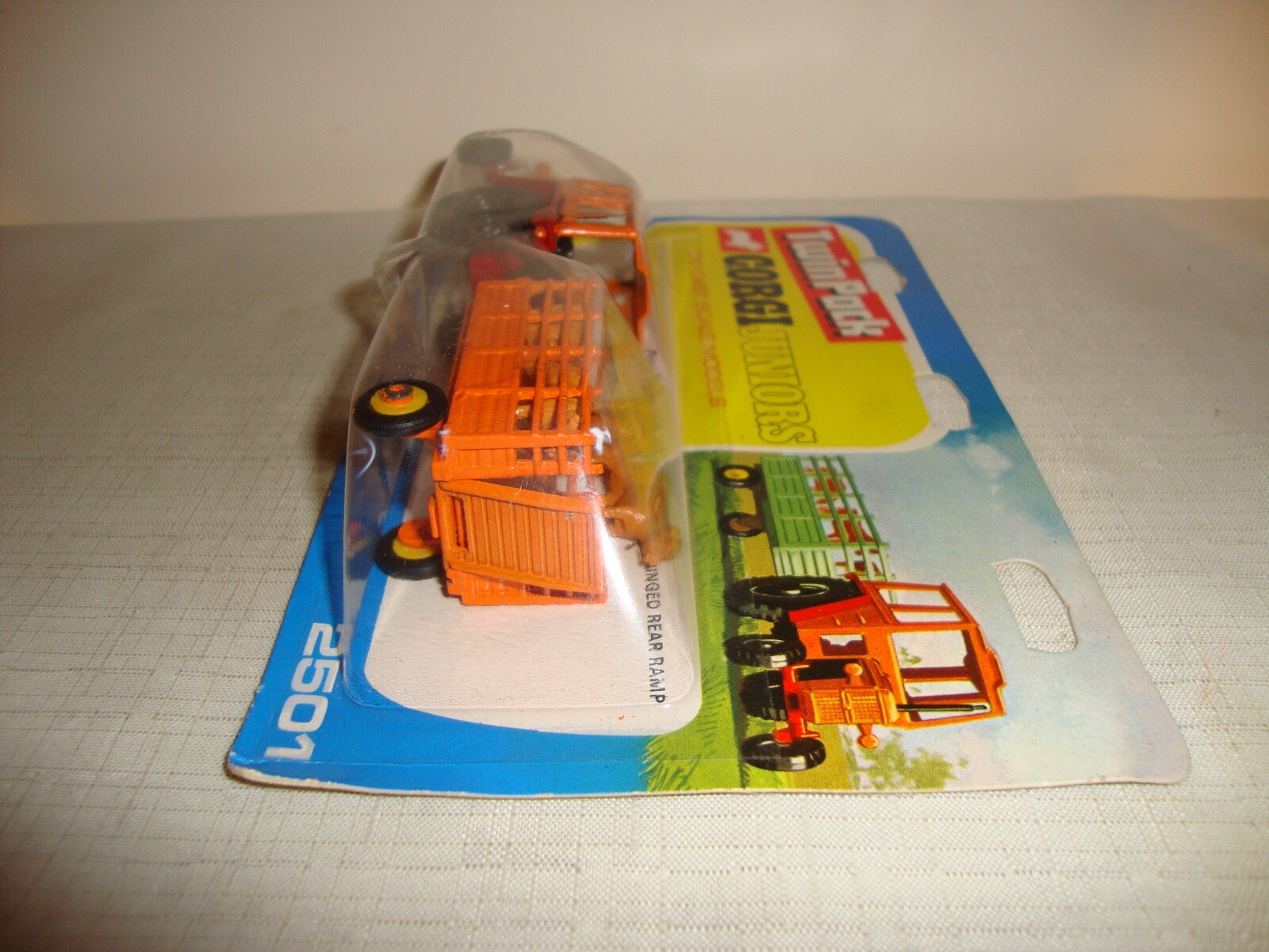 Foto 6 di 9