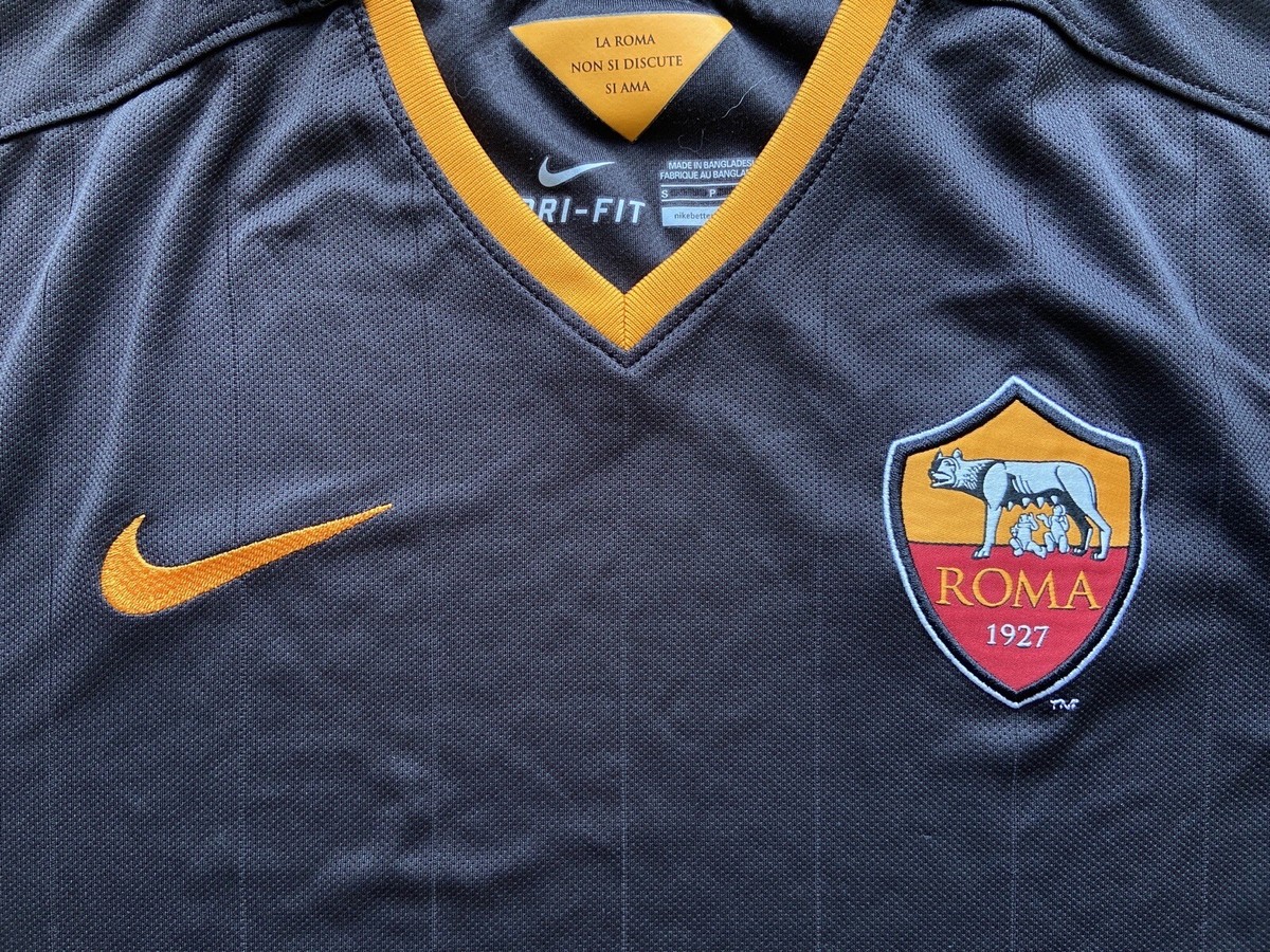 A.S. Roma サッカー優勝記念ユニフォーム　XXL ローマが「伝説の勝利」25周年の新ユニフォームを発表！主役となった