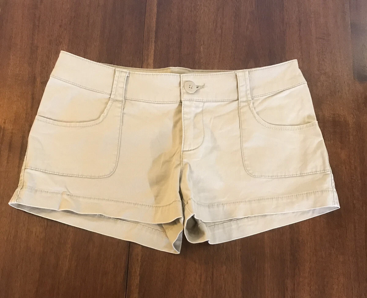 Mossimo Supply Co. Women s khaki Shorts Sz 7 back pockets button