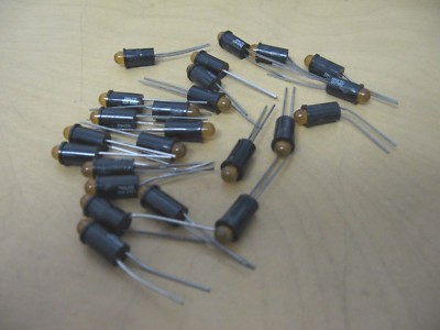 Lot of 24 Dialco 559-0302 Yellow LED Panel Mount Bi-Pin Snap-In Indicator Lamps