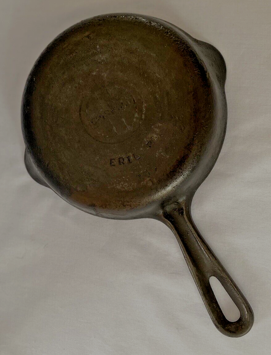 Vintage GRISWOLD #3 Small Logo Cast Iron Skillet - 709I - ERIE PA