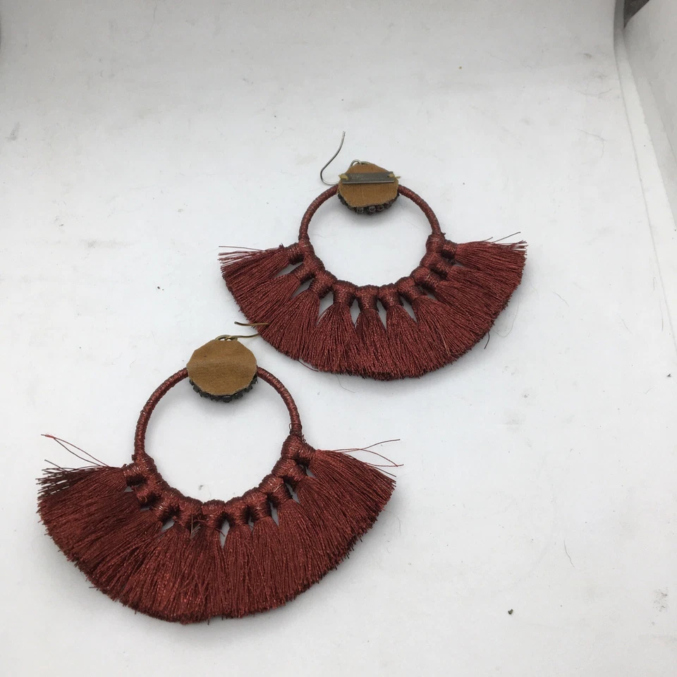 Brincos perfurados com argola de borla e strass Deepa Gurnani - Imagem 2 de 4