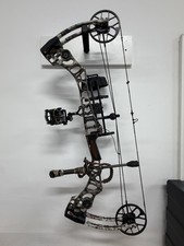 Mathews No Cam HTX Bow With Accessories. 70lb Limbs. Lost Camo. New Gas Strings