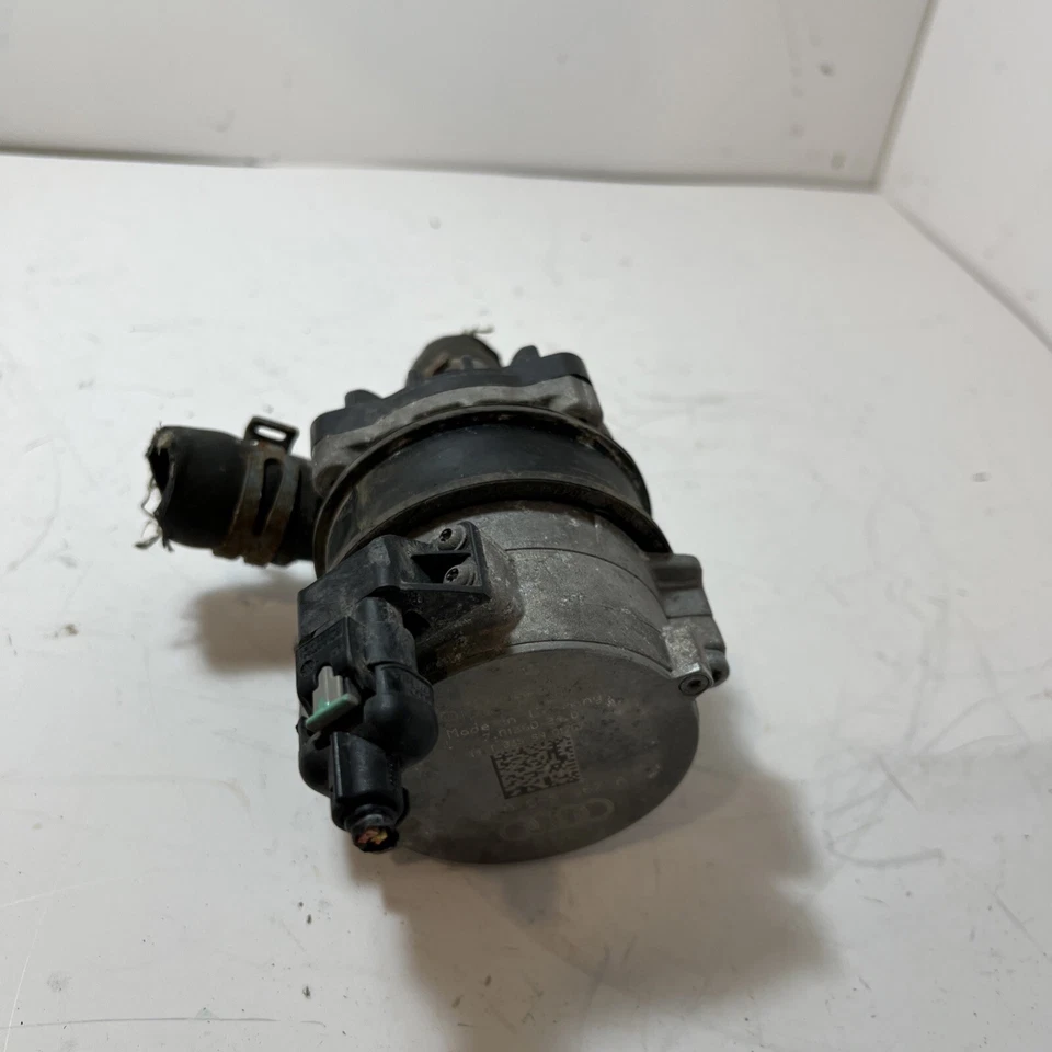 AUDI Q5 2015 bomba de agua auxiliar 8K0965567A OEM Foto 2 de 4