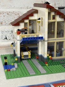 LEGO Creator 31012 Family House 3-in-1, Complete Set: Box, Minifigures, Manuals