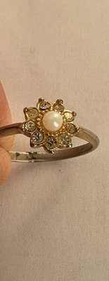 Bague forme rosace plaqué or - Photo 1/4