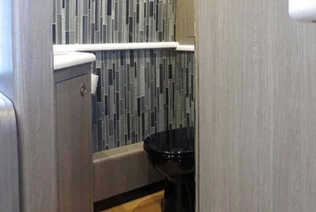 Vanhool Entertainer Bus RV Sports team bus with 29 bunks