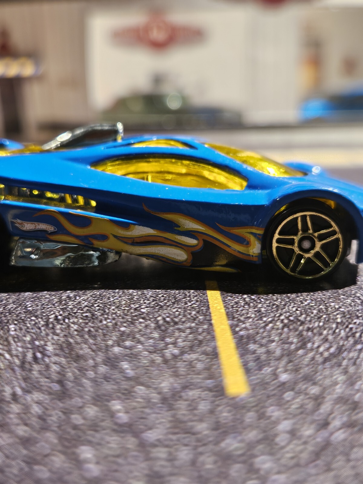 Hot Wheels 2010 Sling Shot  Blue Buy 2 Get 6 Free