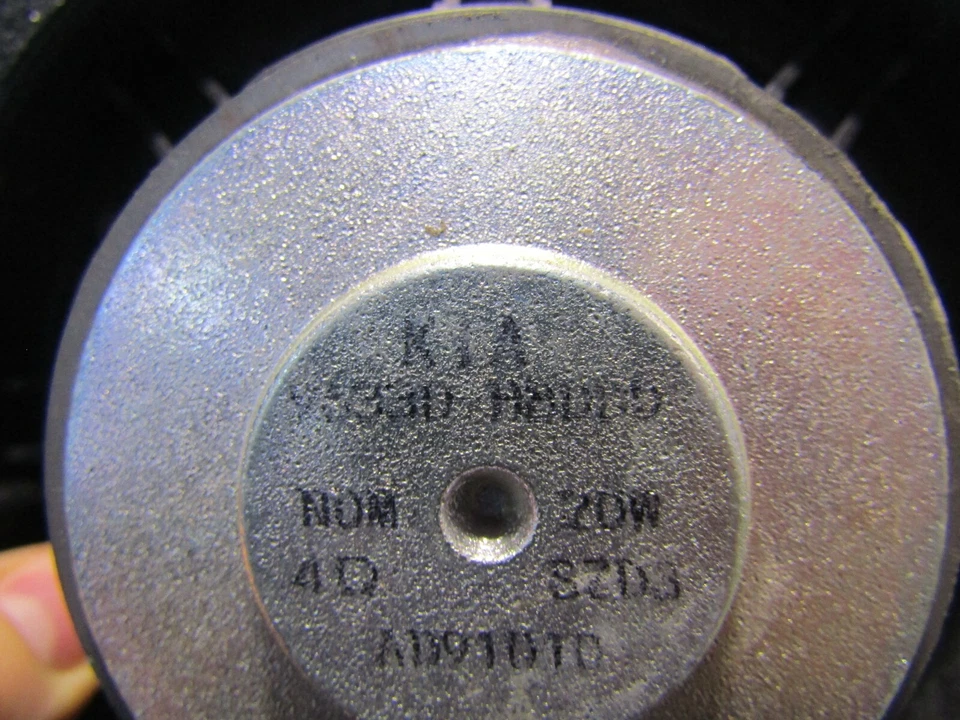 KIA STONIC 2017-20 OFFSIDE/RIGHT REAR DOOR SPEAKER 96330-H8000            O3321 - Image 3 of 4