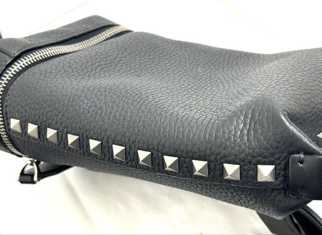 Valentino Garavani Body Bag Leather Compact Crossbody Women's Excellent Conditi thumbnail 4