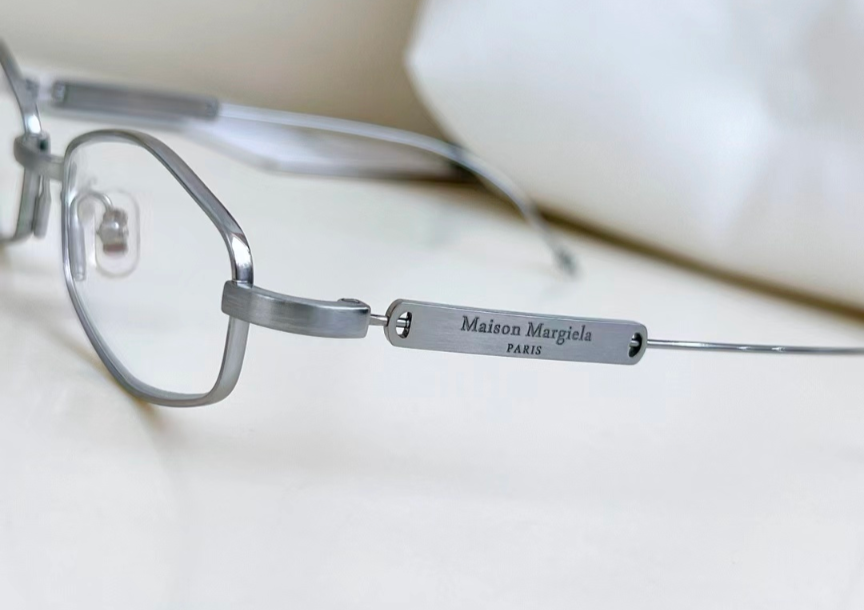 Gentle Monster Maison Margiela MM218 02 Sunglasses Silver/Clear