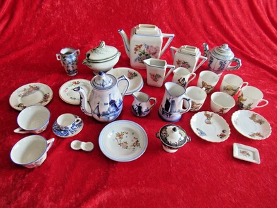 DINETTE DE POUPEE : FAIENCE PORCELAINE CERAMIQUE - PLUS DE 30 PIECES - LOT n° 4 - Photo 1/4