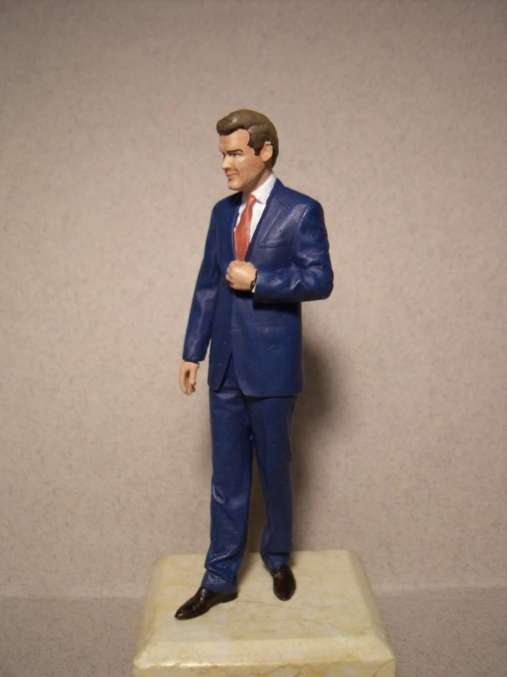 FIGURINE 1/18 ROGER MOORE VROOM PEINT FOR AUTOART NOREV MINICHAMPS SOLIDO - Photo 2/4