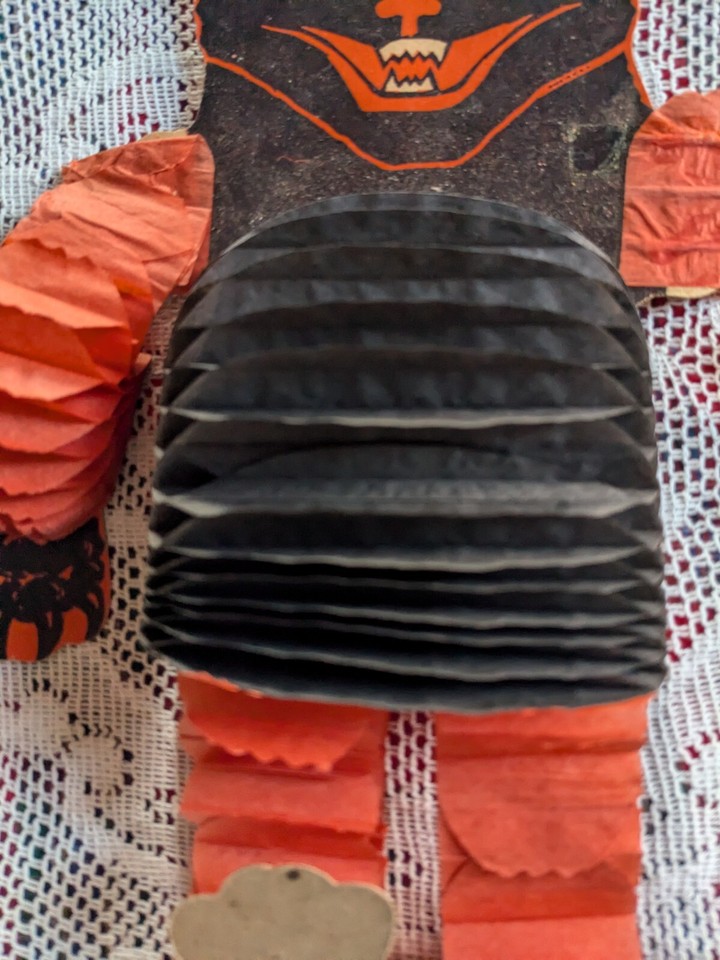 Halloween vintage cat crepe paper legs & body expands die cut