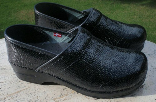 Sanita Black Textured faux fabric NWOB EU 42 MEN 8.5 9 Nurse RN WOMEN 11.5 12