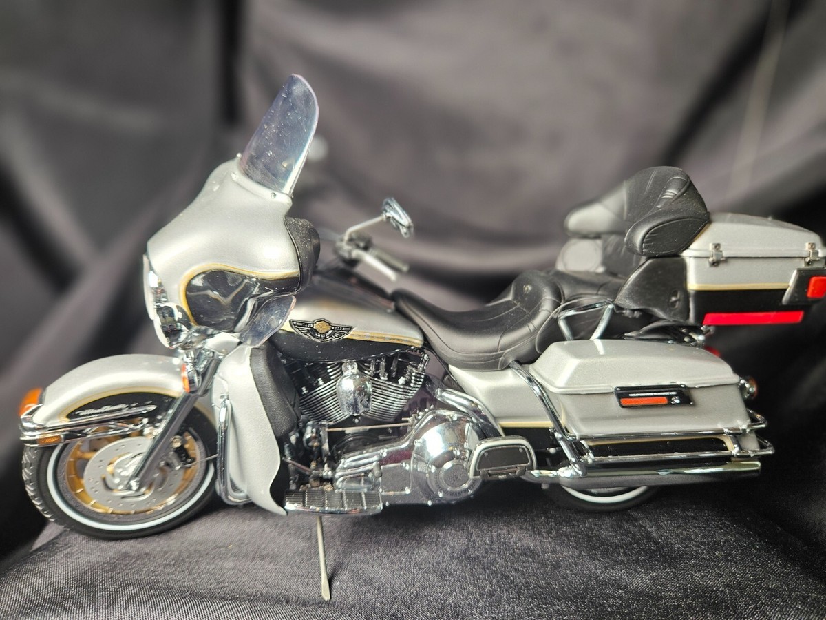 Harley-Davidson Ultra Classic 1/10スケール Harley-Davidson Ultra Classic 1/10スケール 【公式通販】