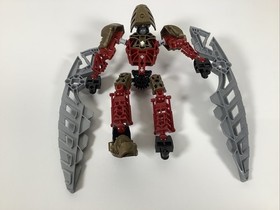 LEGO BIONICLE: Toa Lhikan 8811 With Fire Swords (No Kikanalo) - MISSING 1 FOOT -