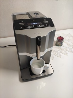 Kaffeevollautomat EQ.3 s300  mit  Tassenwärmer.Klavierlack schwarz TI305506DE