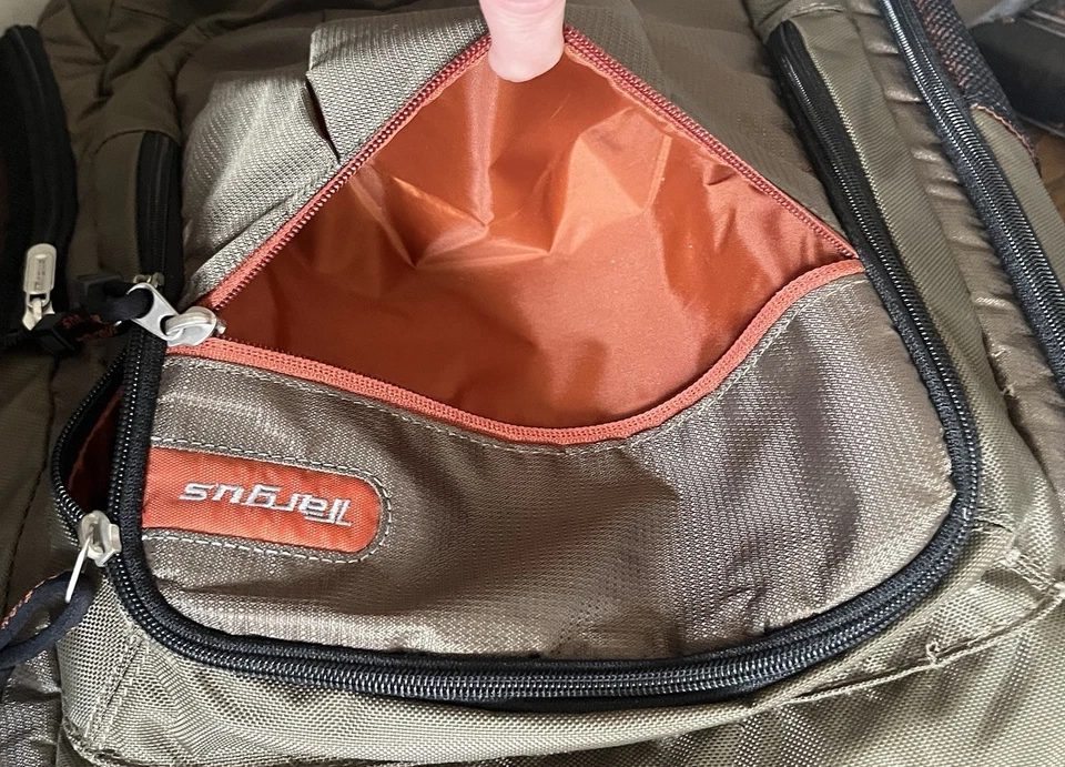 TARGUS слинга рюкзак армия зеленый/коричневый хаки - отлично подходит для работы/колледжа/школы! Б/у в отличном состоянии - Изображение 4 из 4