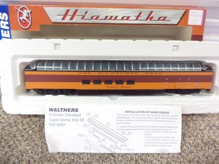 Walthers HO 932 9207 Hiawatha Super Dome car (lot Li)