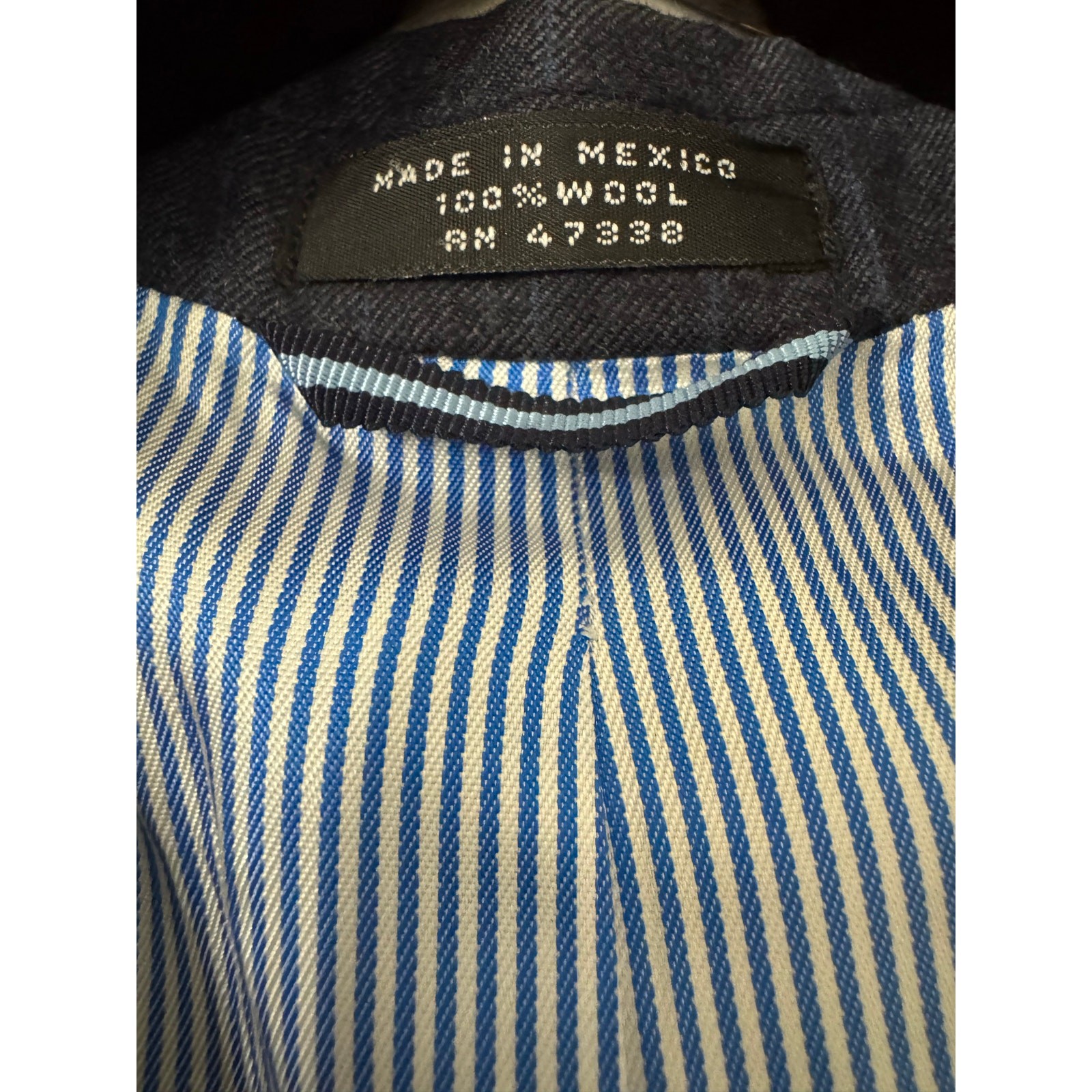 Tommy Hilfiger 100% Wool Navy Blue Pinstriped Blazer Sports Coat Size 38L thumbnail 5