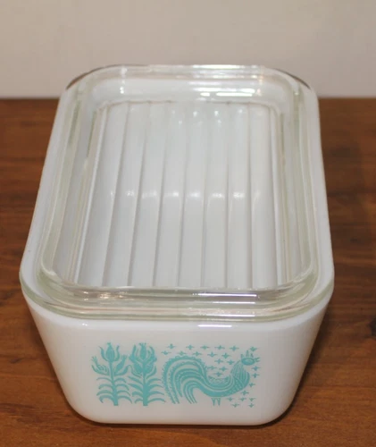 Pyrex 1 1/2 pint oven dish Amish butter print turquiose with lid