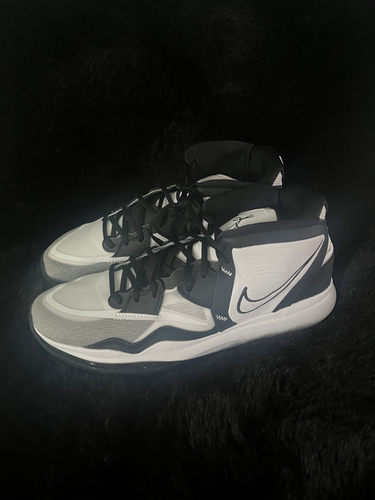 Precision 6 Basketball Shoes – Black & White - 第 1/2 張圖片