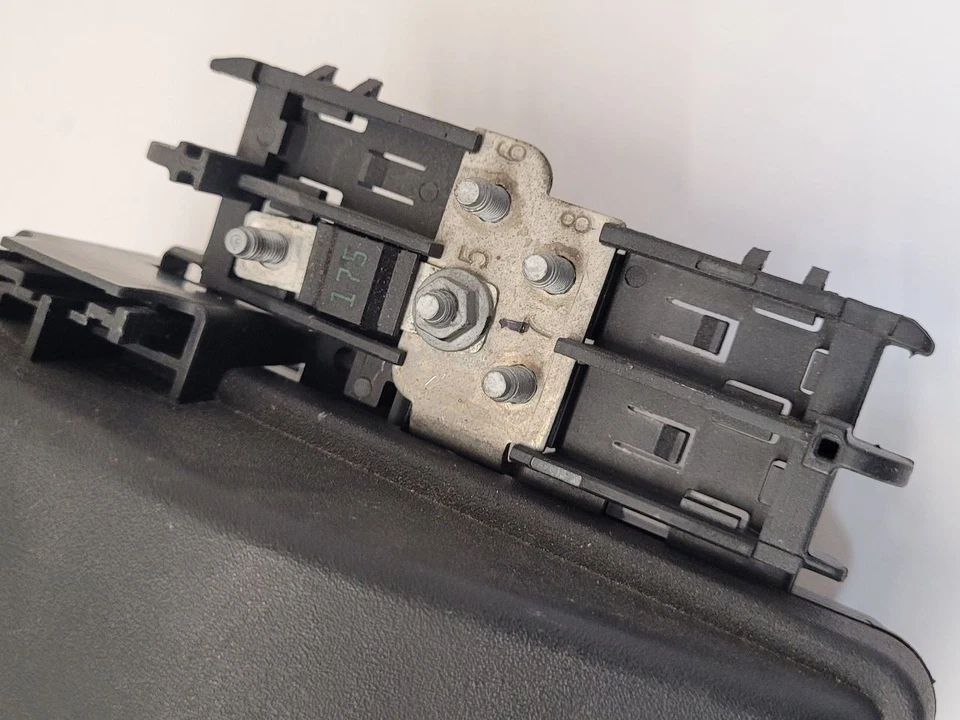 2014-2016 BUICK LACROSSE Fuse Box Engine Hybrid 90767240 14-16 Foto 3 de 4