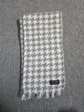 John Branigan Weavers Gray/ White Wool Blend Houndstooth Scraf Made In IRELAND 