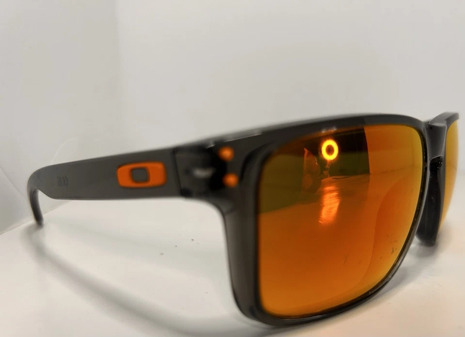 Novas lentes de óculos de sol Oakley HOLBROOK laranja. Algumas manchas, apenas quadros. - Imagem 3 de 4