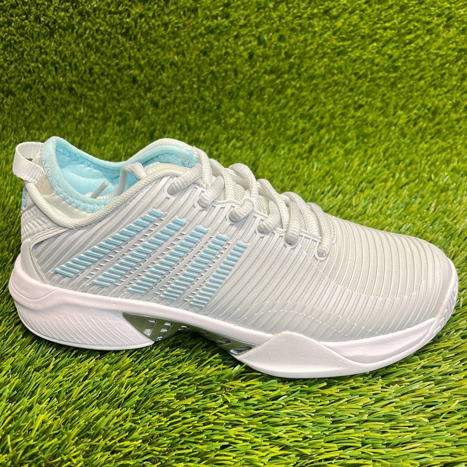 Baskets de course tennis femme K Swiss Hypercourt Supreme pointure 7,5 grises