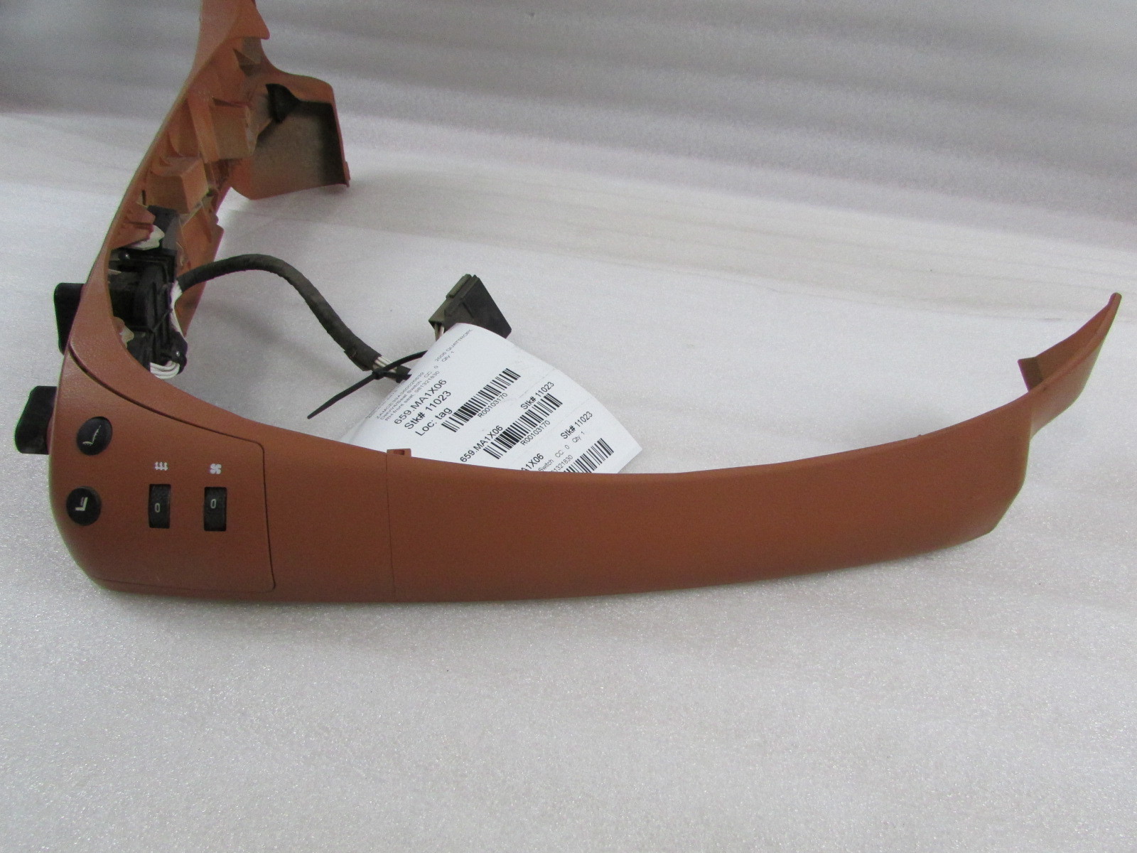 Maserati Quattroporte, RH, Right Front Seat Switch w/ Surround Used, 981321830