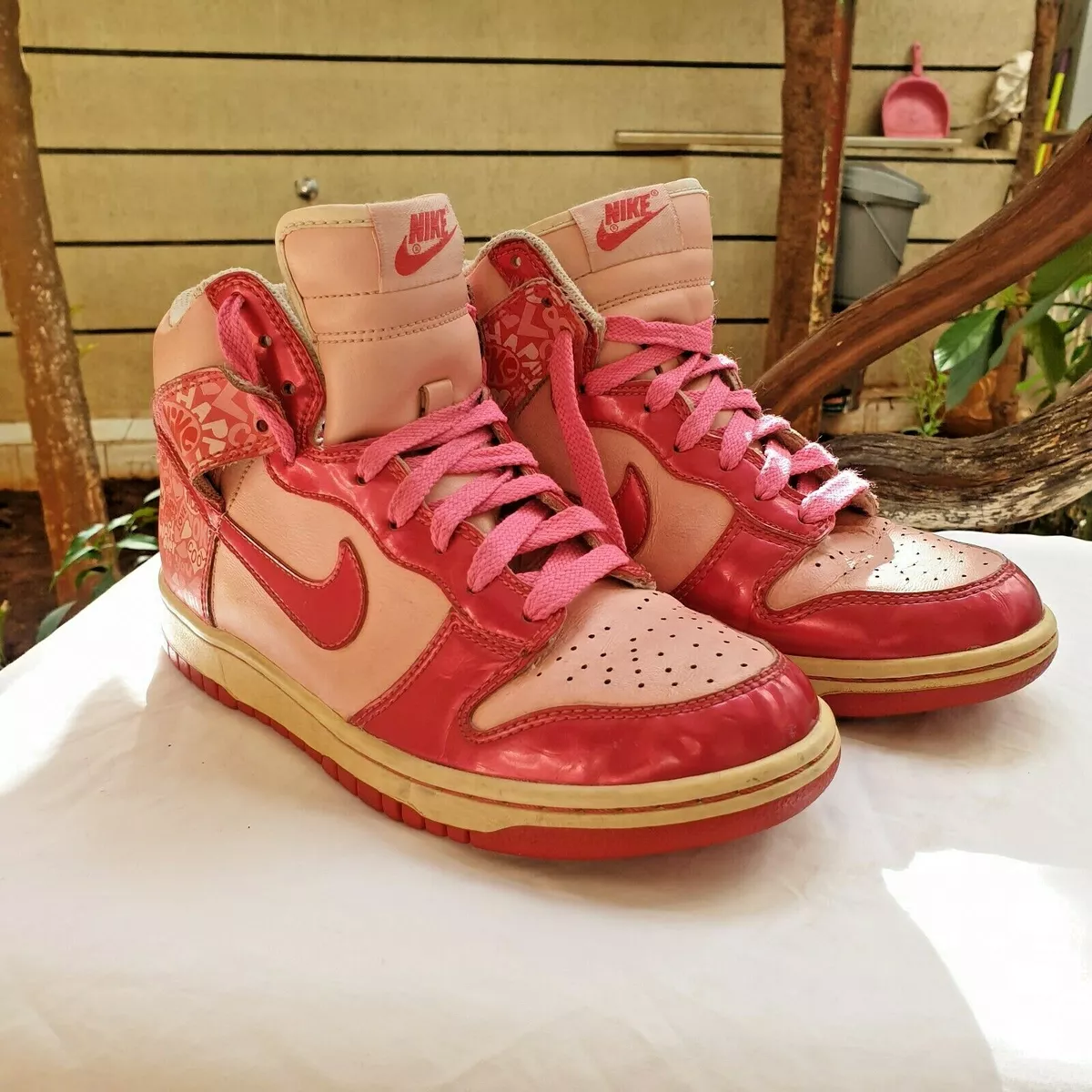 Nike Dunk High Valentine’s Day 2010 Women's Shoes Size 6Y 7.5 US