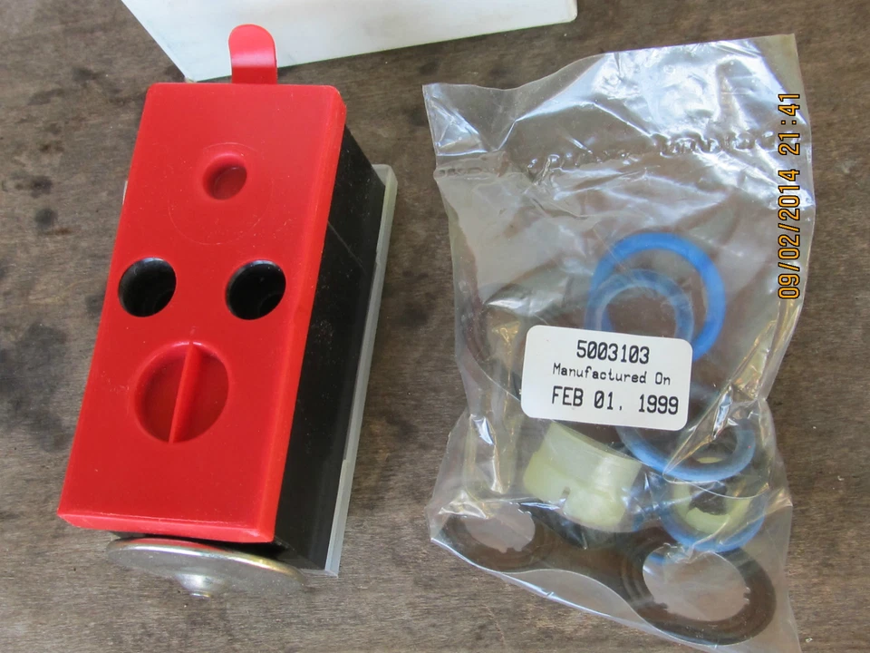 NORS 1980's 1990's DODGE CHRYSLER CARAVAN EXPANSION VALVE 38801 - Image 2 of 2