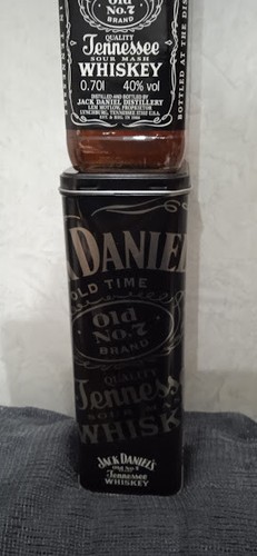 JACK DANIEL"S OLD TIME IENNEES SOUR MASH WHISHEY 0,70 40% VOL CON CONFEZIONE - Foto 2 di 4