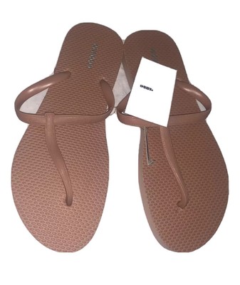 t strap flip flops
