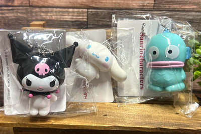 Sanrio Figuren Swing Maskottchen 3er Set Kuromi Hangyodon Shiro Sammlung