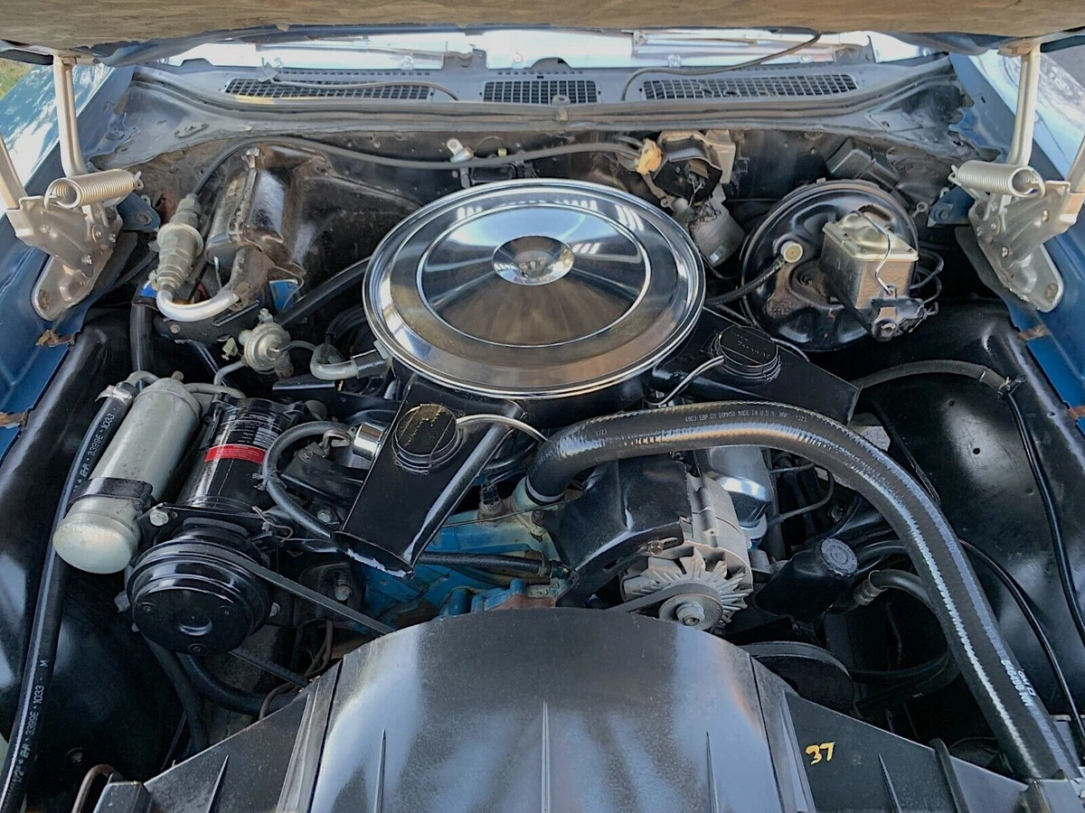 400 cubic-inch V-8 engine - front