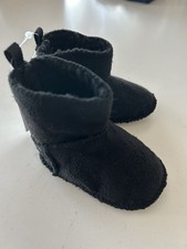 NEW baby GAP Sherpa Lined Boots Booties, Black, Size 6-12 Months, RETAIL 29.95