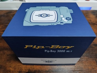 Fallout Pip-Boy 3000 MK TV Serie Life Size Replik The Wand Company NEU OVP